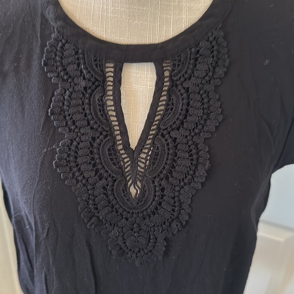 Size XL black knit top with lace and cutouts in front and back EUC - Picture 4 of 4